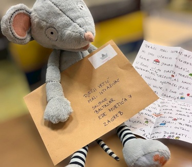 Our mouse is going to school...